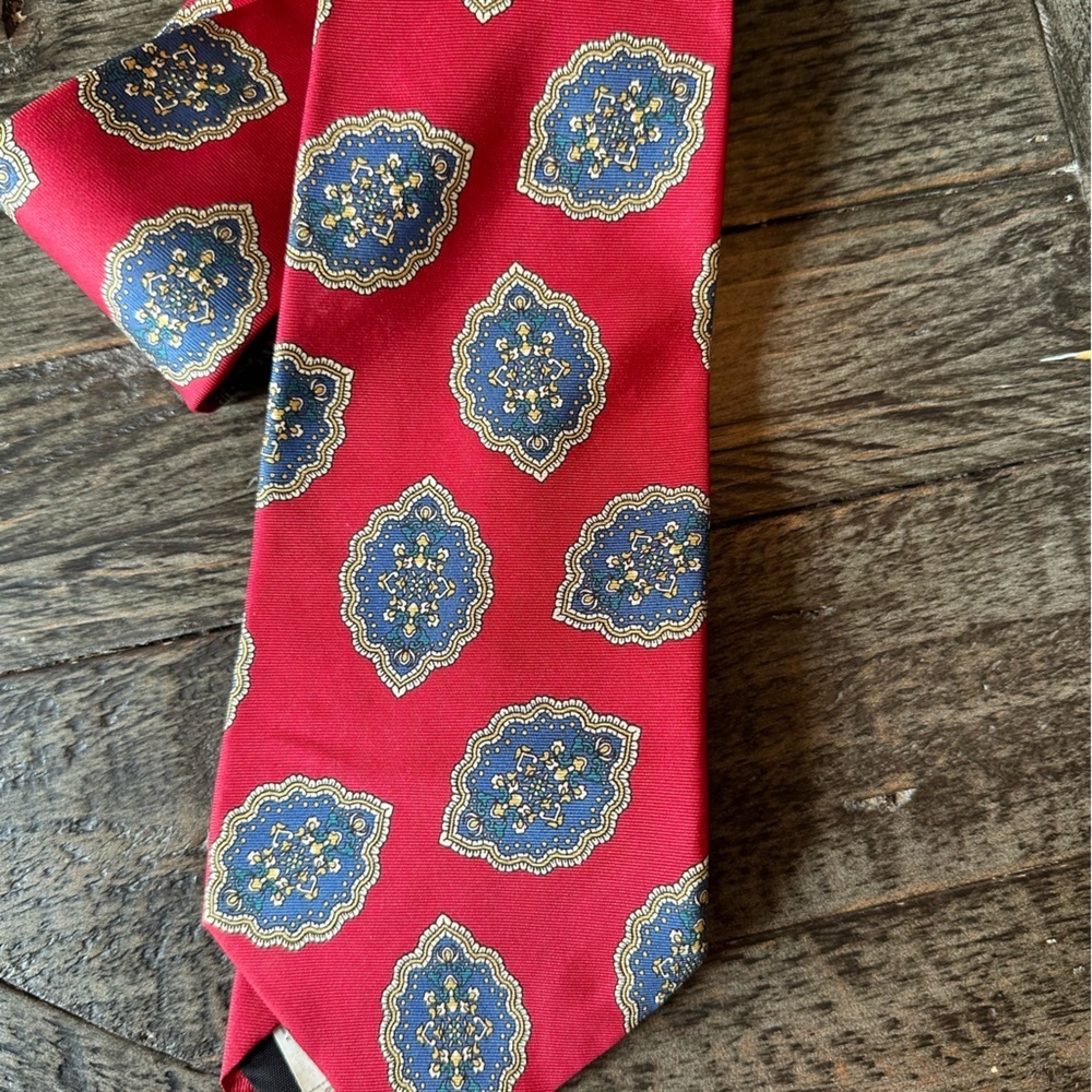 Vintage Oscar de la Renta Tie medallion pattern red all silk